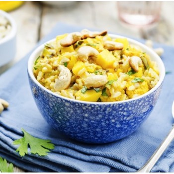 Salade de riz, mangue et noix de cajou