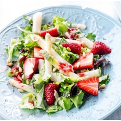 Salade asperges, fraises et rhubarbe