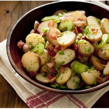 Salade de pommes de terre, lardons et cornichons