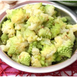 Chou romanesco en salade, comté et noisettes