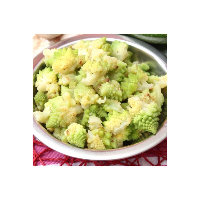 Chou romanesco en salade, comté et noisettes